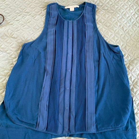 Diane Von Furstenberg Sleeveless Silk like new Blouse - Picture 6 of 8
